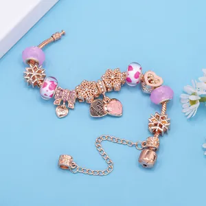 Bracciale a catena serpente oro rosa con ciondoli rosa, fiocco di neve e cuore