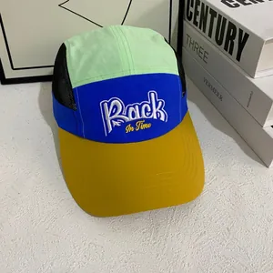 Gorra de béisbol de malla transpirable con bordado Back In Time y diseño de bloques