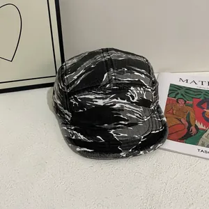 Casquette à cinq panneaux camouflage tigre en tissu ripstop gris avec bord plat court unisexe