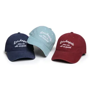 Gorra de algodón marrón con bordado Los Ángeles en colores azul marino, azul y granate