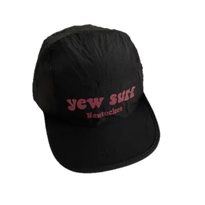 Zwarte sneldrogende 5-panel pet met rode Yew Surf Nantucket-print voor outdoor wandelen