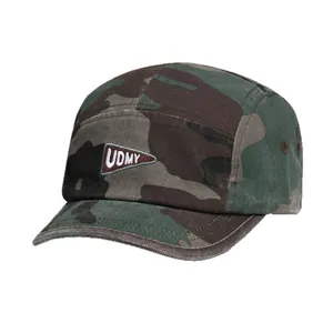 Retro camouflage camperpet met driehoekig UDMY-borduursel en korte klep voor dames en heren
