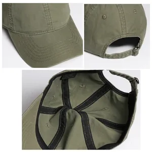 Detalle de la tela 100% algodón con hebilla metálica ajustable en la gorra verde oliva