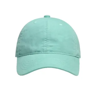 Gorra de béisbol verde menta clásica con ala ancha y algodón lavado en vista frontal