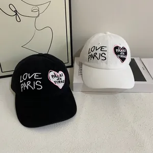 Gorras de béisbol de algodón en blanco y negro con bordado de corazón Love Paris