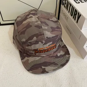 Casquette à cinq panneaux camouflage avec broderie Tennessee et bord plat pour le plein air