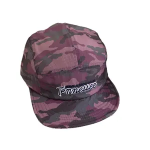 Casquette camp camouflage violette avec broderie Tennessee et bord plat
