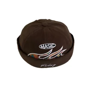 Gorro marinero marrón oscuro con bordado de llama MASIC y textura de alta calidad
