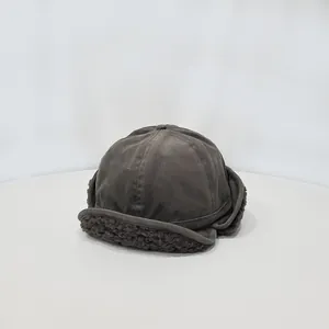 Gorro de aviador de invierno gris oscuro con forro polar cálido y orejeras protectoras