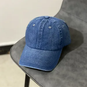 Casquette de baseball classique en denim bleu foncé avec design à six panneaux