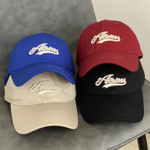 Casquettes vintage avec broderie 3D en bleu marine, bordeaux, kaki et noir