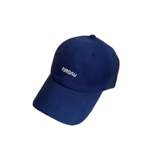 Dunkelblaue Baumwoll-Baseballkappe mit weißer EIROAU-Stickerei und gebogener Krempe