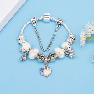 Bracelet à tête de mort lumineuse avec pendentif cœur papillon sur chaîne serpent