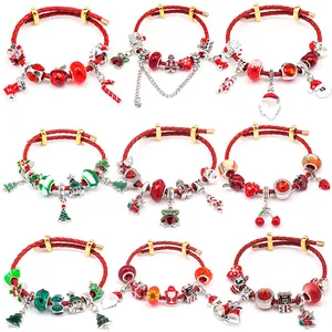 Bracelet de Noël en Cuir Synthétique Tressé Rouge Réglable Alliage Émail Père Noël Sapin Charm Bracelet pour Femme Bijoux