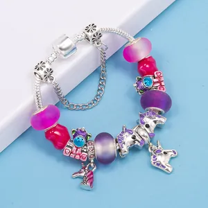 Pulsera DIY de cuentas coloridas con cadena de serpiente y colgantes de unicornio