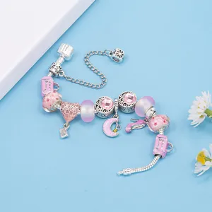 Bracciale fai-da-te con cristalli rosa, perline d'argento e ciondoli in vetro rosa
