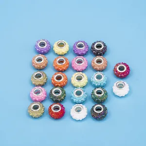 Cuentas de resina de colores con rosas y núcleo de metal para joyas artesanales