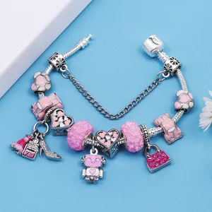 Rosa-silbernes Perlenarmband mit Schlangen-Gliederkette und Taschen-Anhängern