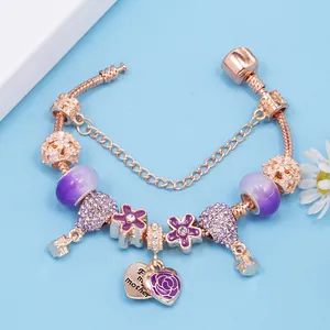 Roségold-Armband mit lila Glaskugeln, Herzanhänger und Blumen-Elementen