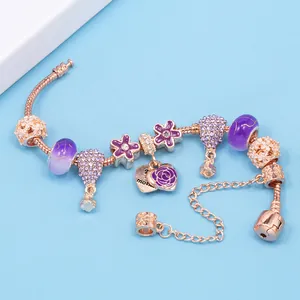 Roségold Armband mit lila Glasperlen und Herzanhänger im eleganten Stil für Damen