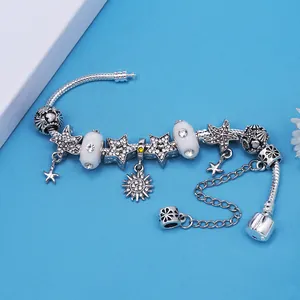 Bracciale vintage in lega con ciondoli a stella e sole su catena a serpente