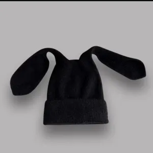 Berretto in maglia nera stile giapponese per donna con graziose orecchie lunghe da coniglio