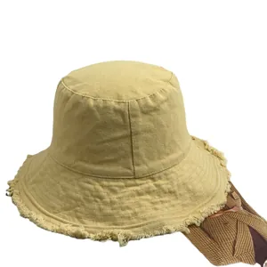 Beigefarbener Baumwoll-Anglerhut im Vintage-Look mit ausgefransten Kanten und breiter Krempe