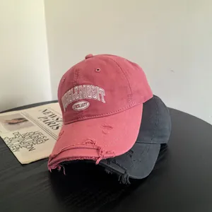 Casquettes de baseball vintage avec broderie de lettres en rose et noir usé
