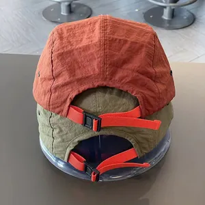 Détail de casquettes de camping en nylon à séchage rapide avec sangle arrière orange