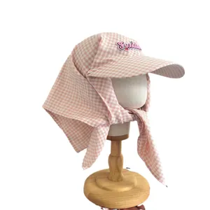 Cappello da sole a scacchi rosa con tesa lunga e scialle protettivo integrato