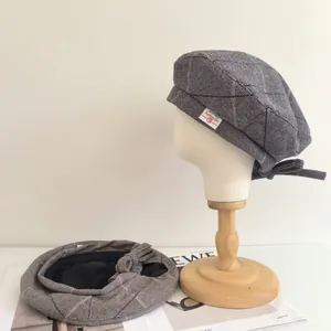Béret rétro en laine à chevrons gris avec motif à carreaux noirs pour femmes