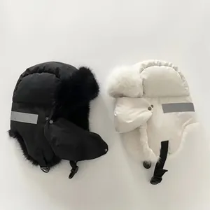 Winddichte Winter-Uschanka mit Reflexstreifen und warmem Kunstfellfutter in zwei Farben