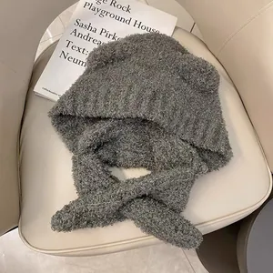 Winter pluche berenoor muts in donkergrijs breisel met warme oorkleppen en veters