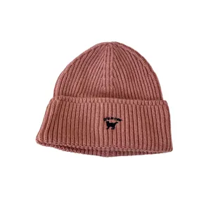 Gorro de punto rosa para mujer con bordado de gato y texto IT'S A CAT moderno