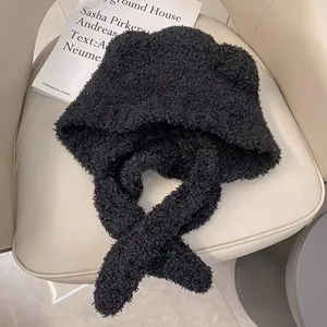 Zwarte wintermuts van pluche met oorkleppen en lange bandjes voor dames