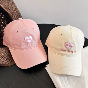 Gorra de béisbol de algodón con bordado de corazón Lucky y corona suave y ajustable
