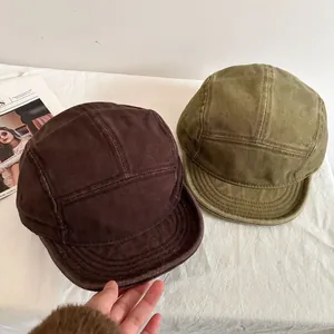 Vintage 5-panel corduroy baseball cap in brown and olive green with flat brim for women