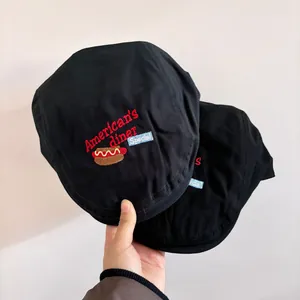 Berretto retrò nero con ricamo vintage American Diner in tela di cotone