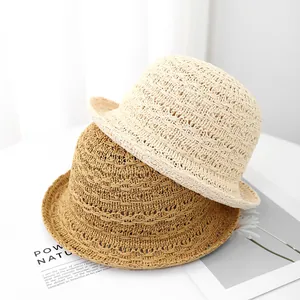 Chapeau bob en maille ajourée pour femme en coloris beige et marron clair pour l'été