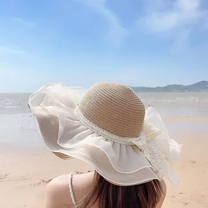 Cappello di paglia da donna con tesa larga in organza e fiocco di pizzo da spiaggia