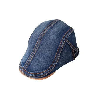 Vintage Baskenmütze aus gewaschenem blauem Denim mit orangefarbenen Kontrastnähten im Retro-Stil