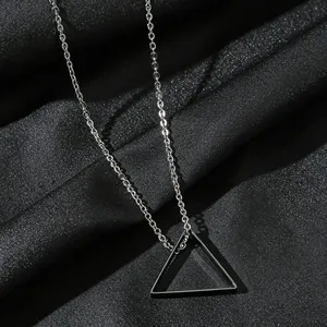 Collier Pendentif Triangle Géométrique Minimaliste pour Hommes Femmes Unisexe Alliage Triangle Creux Chaîne Longue Bijoux Hip Hop