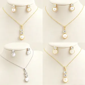 Parure élégante avec pierre œil de chat, collier pendentif rond et boucles d'oreilles