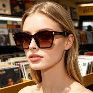 Women Cat Eye Polarized Sunglasses UV400 Protection PC Frame TAC Lens Gradient Fashion Sun Glasses With T Shaped Metal Decoration