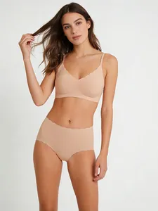Dettagli del set reggiseno nude senza cuciture con bordi smerlati e slip alti