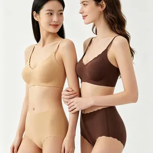 Set reggiseno senza cuciture e slip a vita alta con bordi ondulati per donna