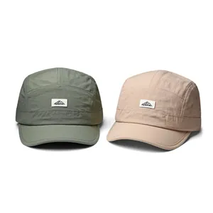 Cappellini camper 5-panel ad asciugatura rapida verde militare e beige con patch da montagna