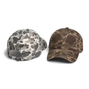 Short-brim camouflage baseball cap with adjustable metal buckle and street style design