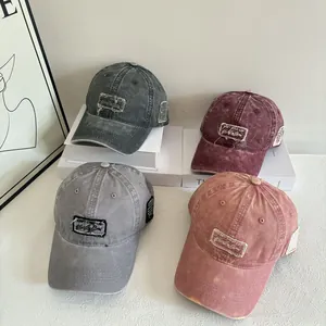 Berretti da baseball vintage in cotone lavato nei colori antracite, bordeaux e grigio