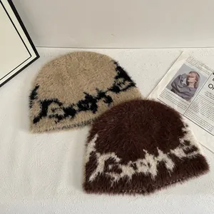 Plüschige Kunstpelz-Strickmützen mit abstrakten Mustern für Winterwärme und Komfort